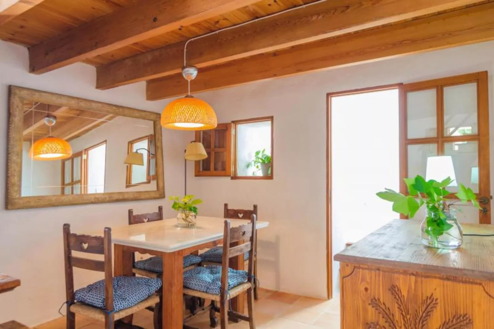 Calm And Luxury-Dining room