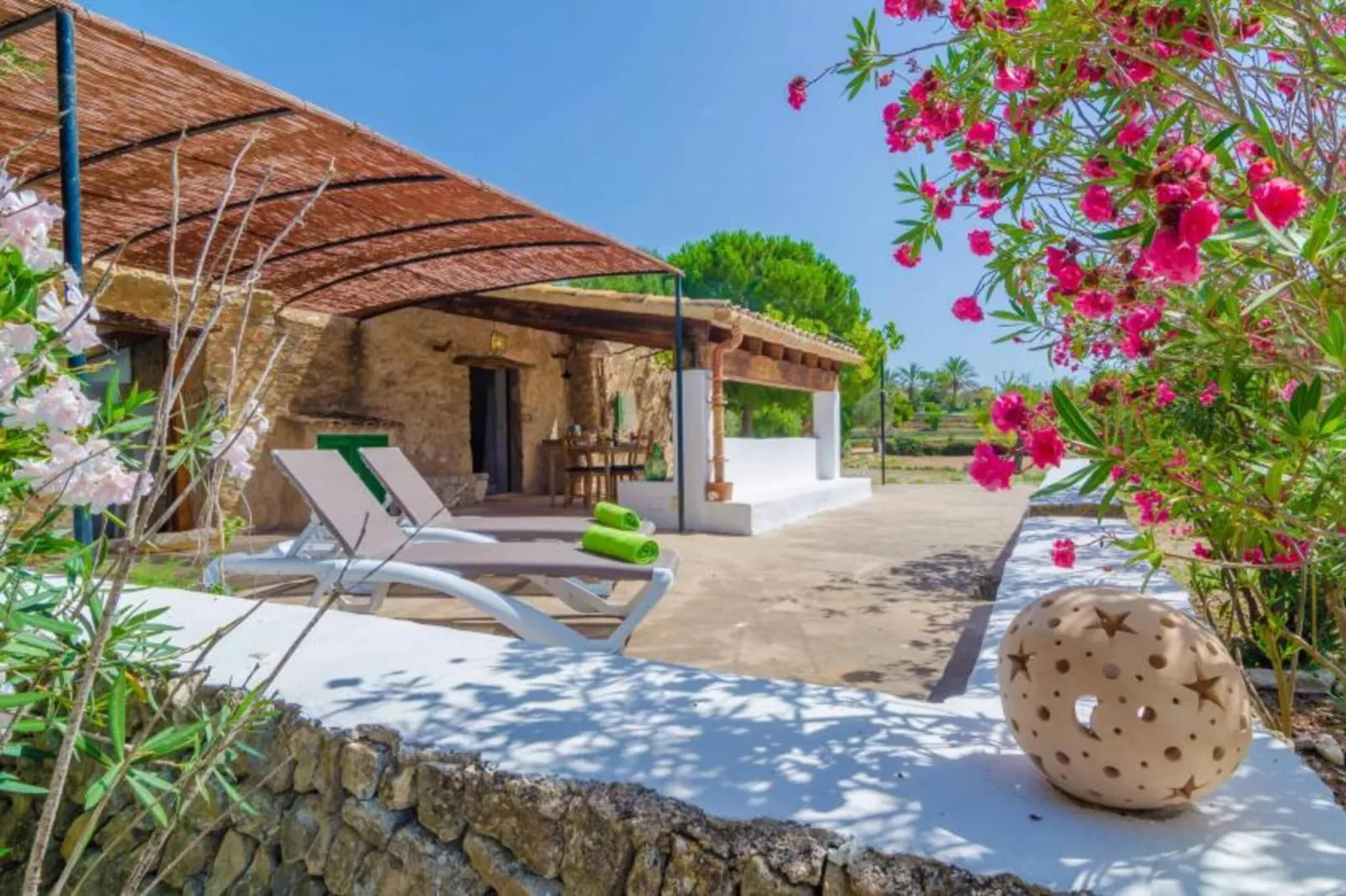 Calm And Luxury-Gardens summer