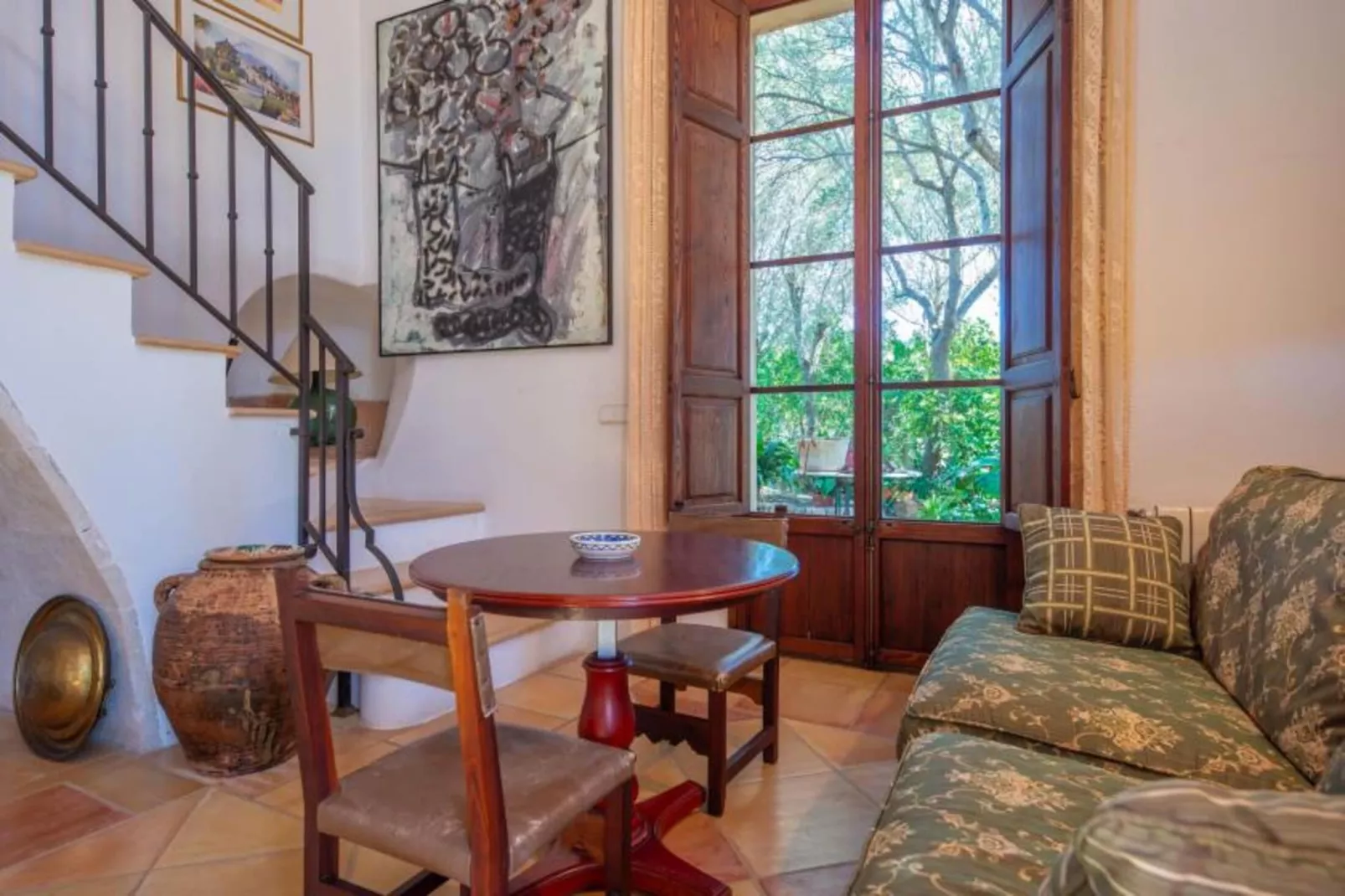 Son Poca Palla-Living room