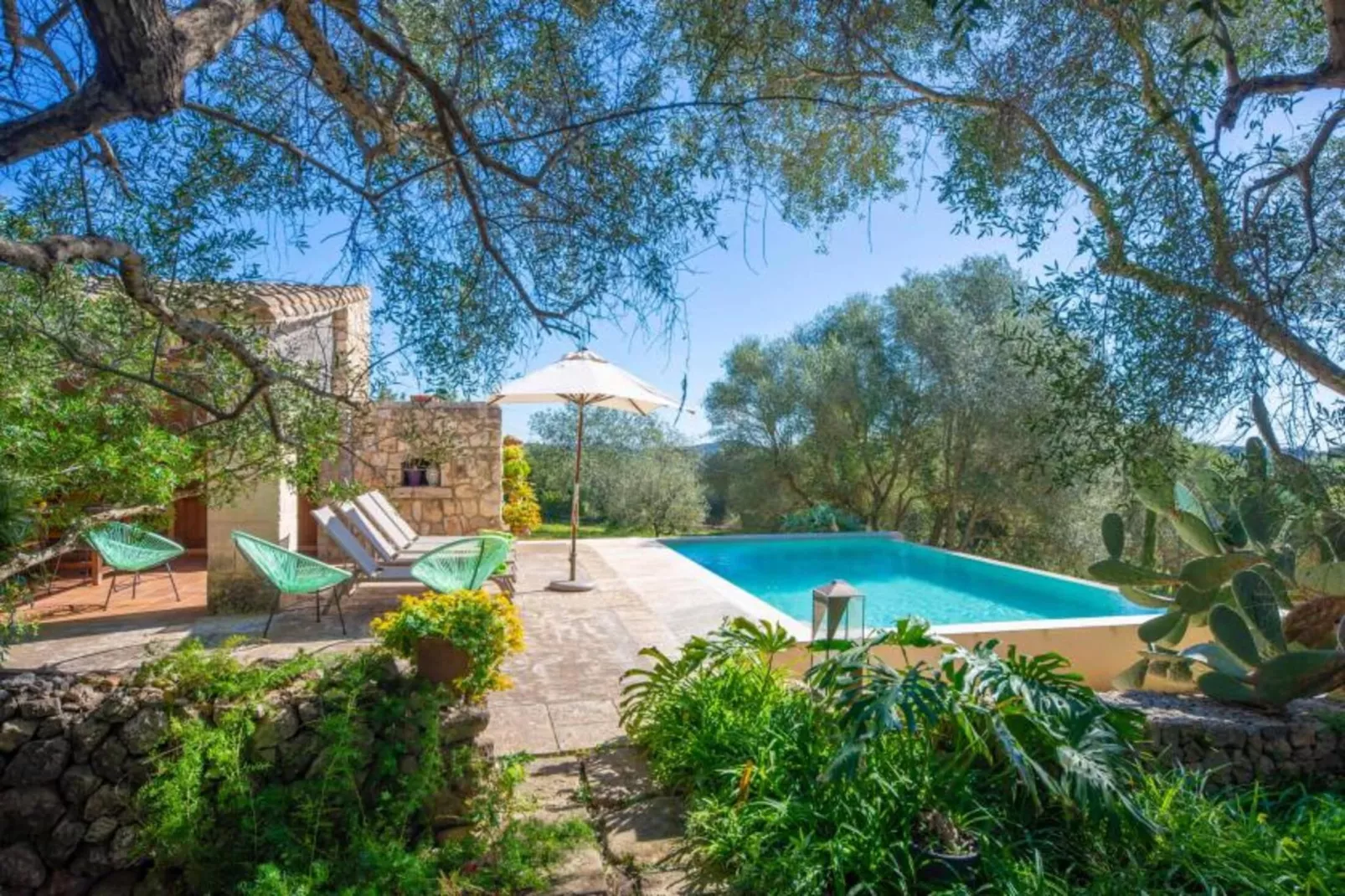 Son Poca Palla-Pool