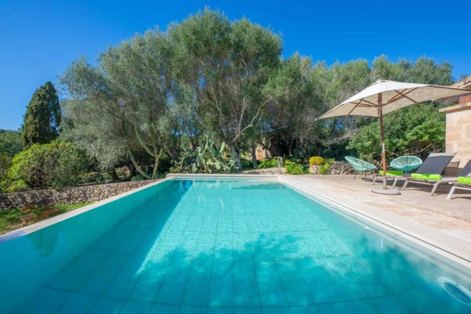 Son Poca Palla-Pool