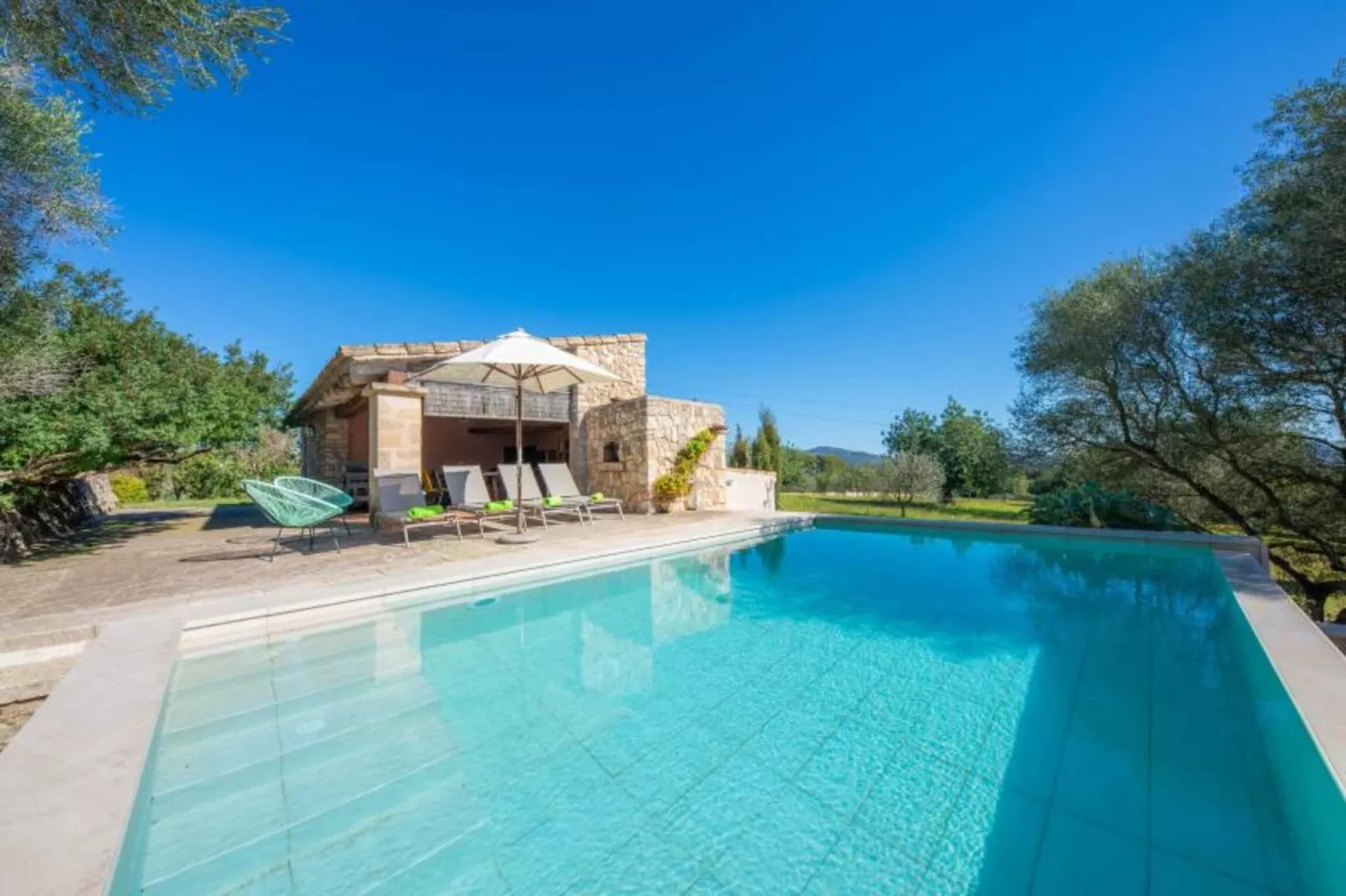 Son Poca Palla-Pool