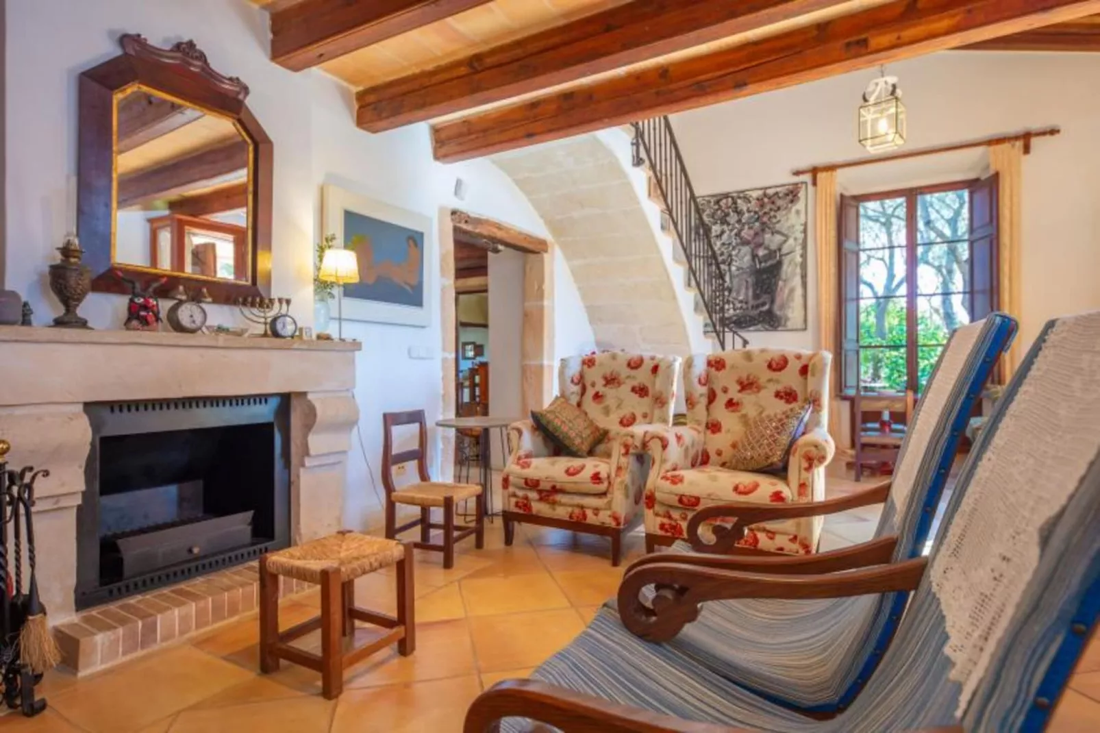 Son Poca Palla-Living room