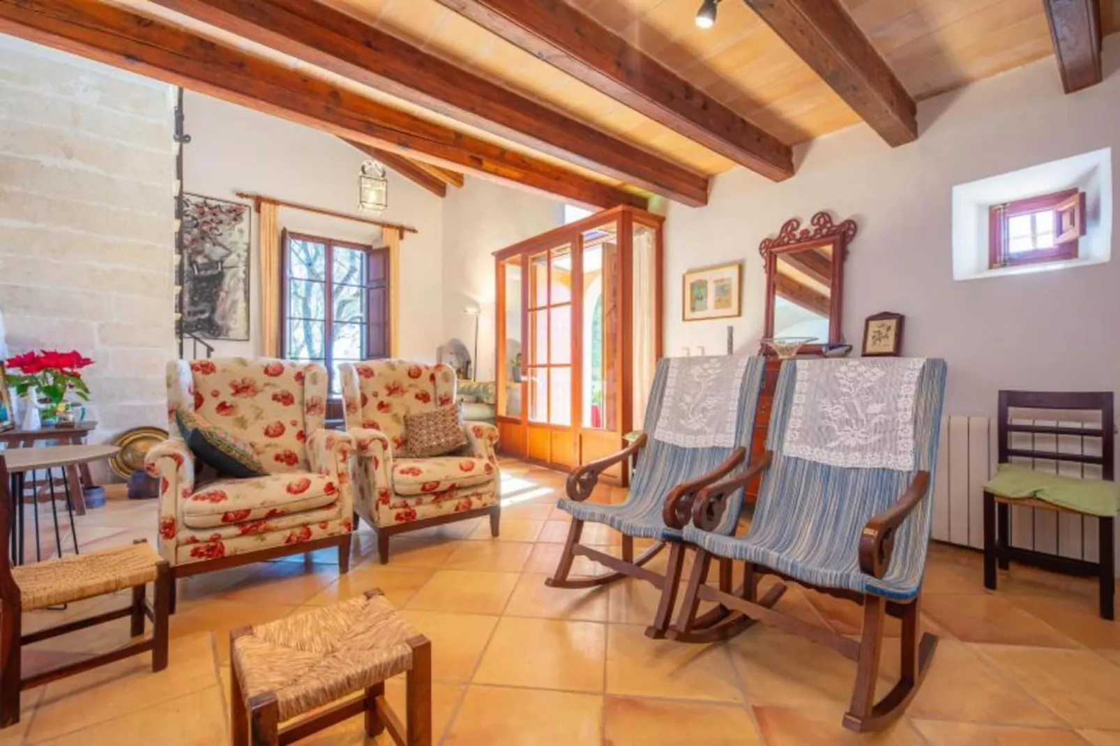 Son Poca Palla-Living room