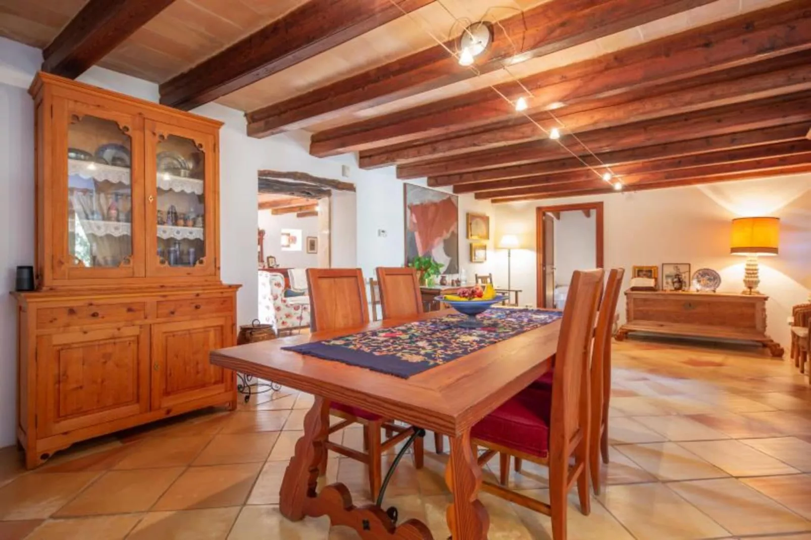 Son Poca Palla-Dining room