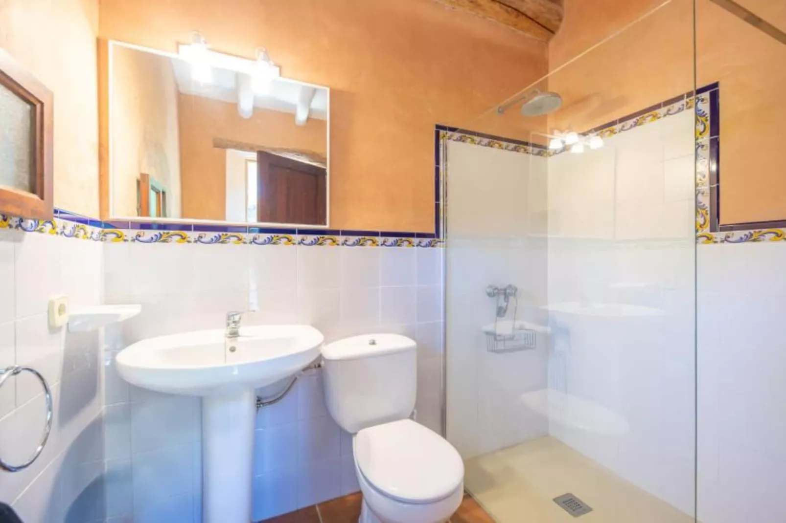 Son Poca Palla-Bathroom