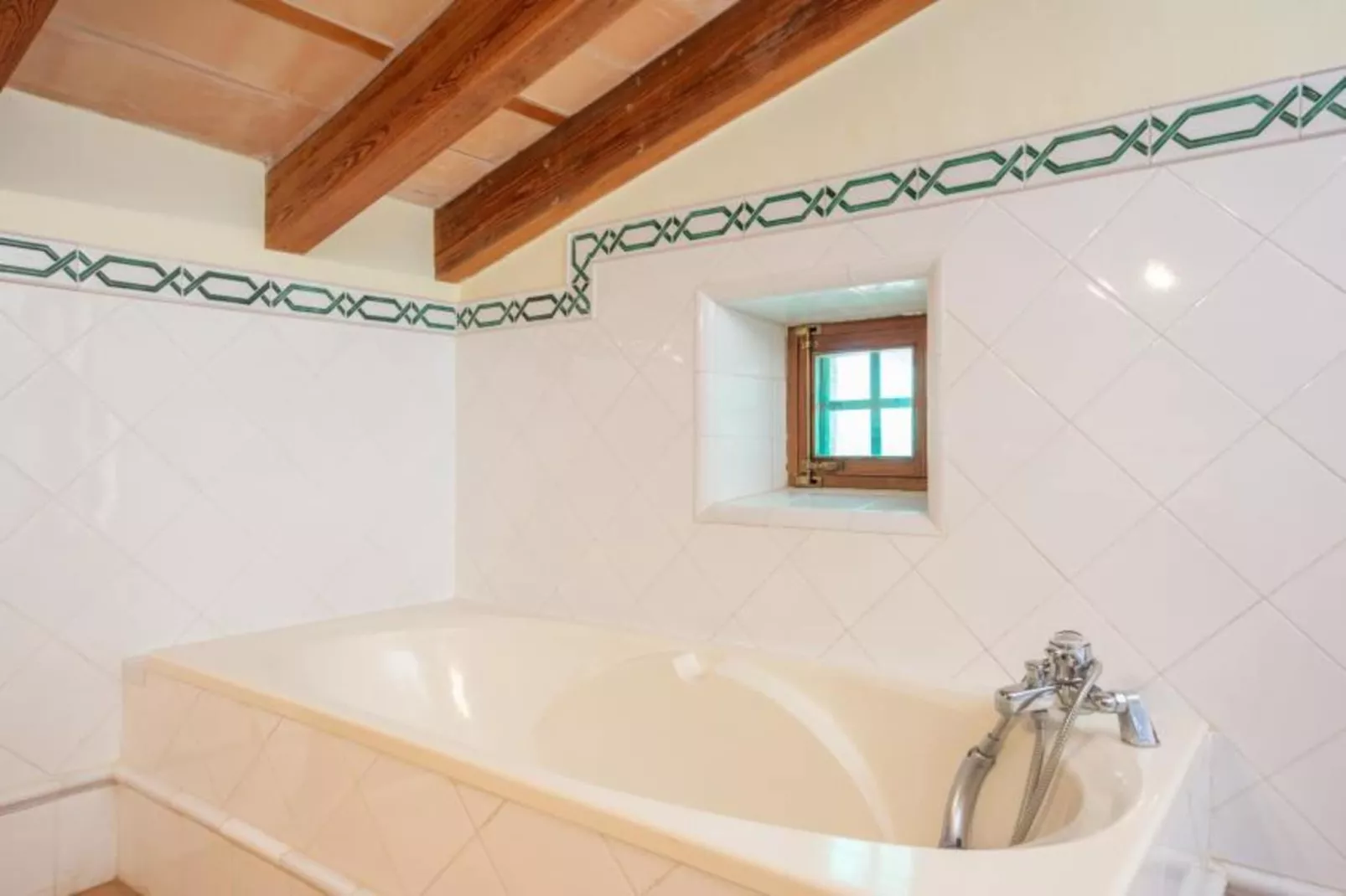 Son Poca Palla-Bathroom