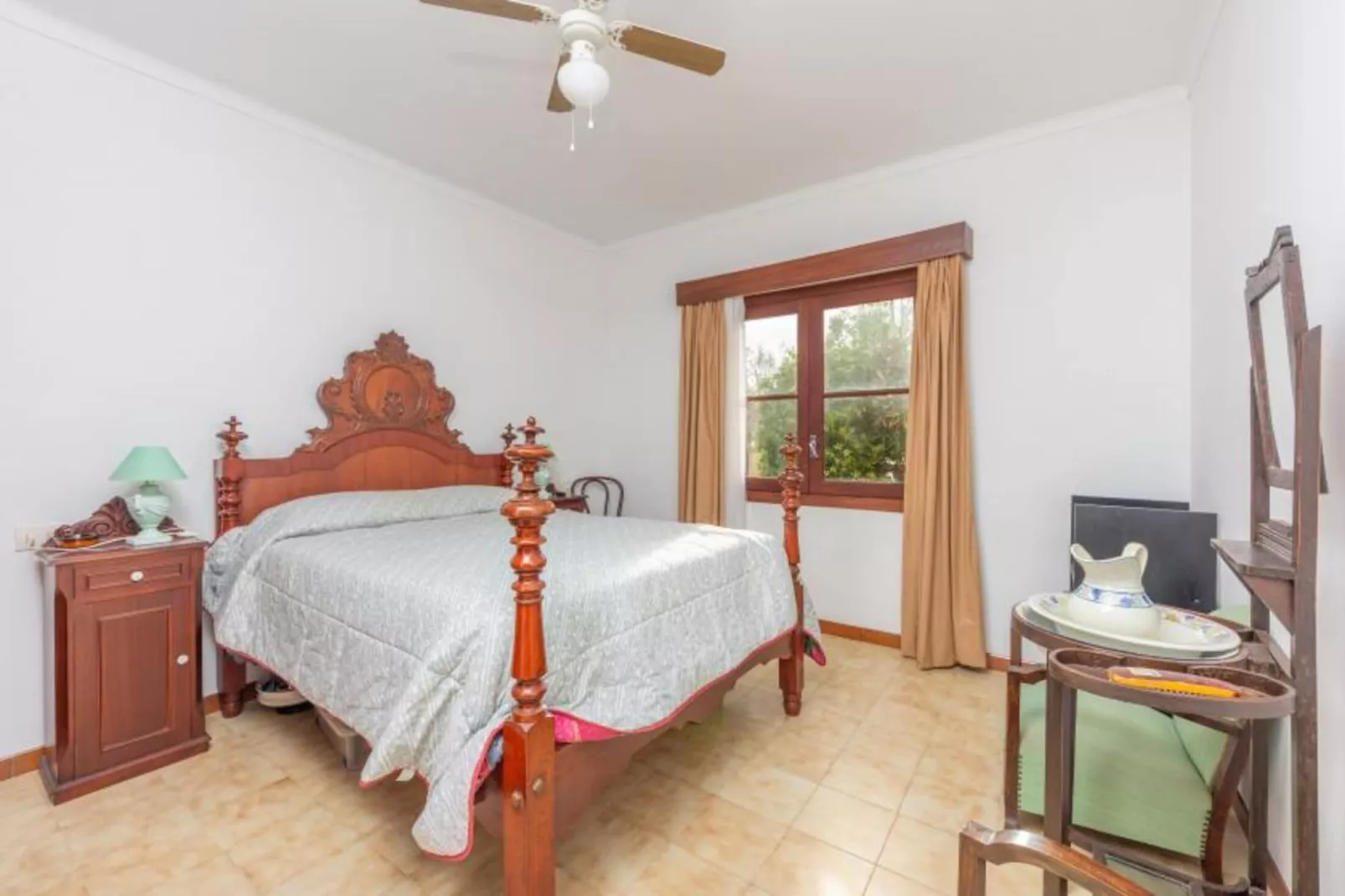 Borges-Bedroom