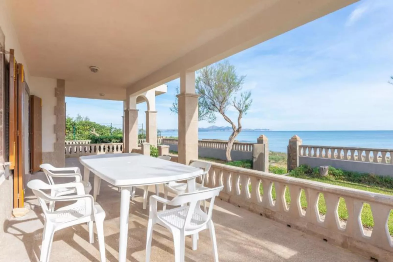 Borges-Terrace balcony