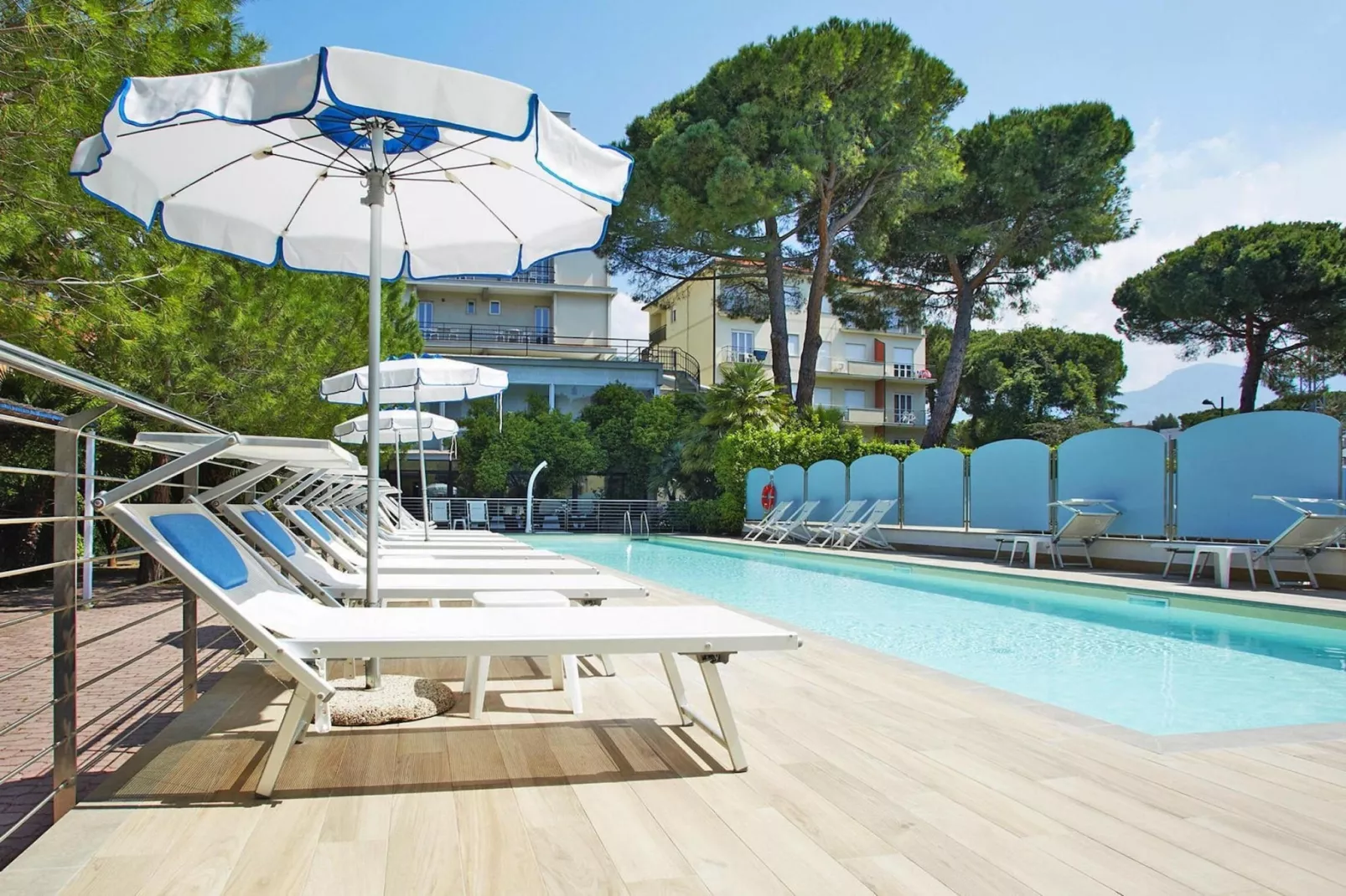 Residence Miriam Pietra Ligure - B4 SUP/B4SU renoviert in 2014-Pool