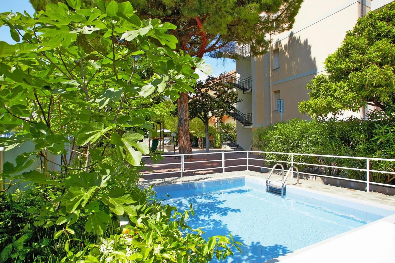 Residence Miriam Pietra Ligure - B4 SUP/B4SU renoviert in 2014-Pool