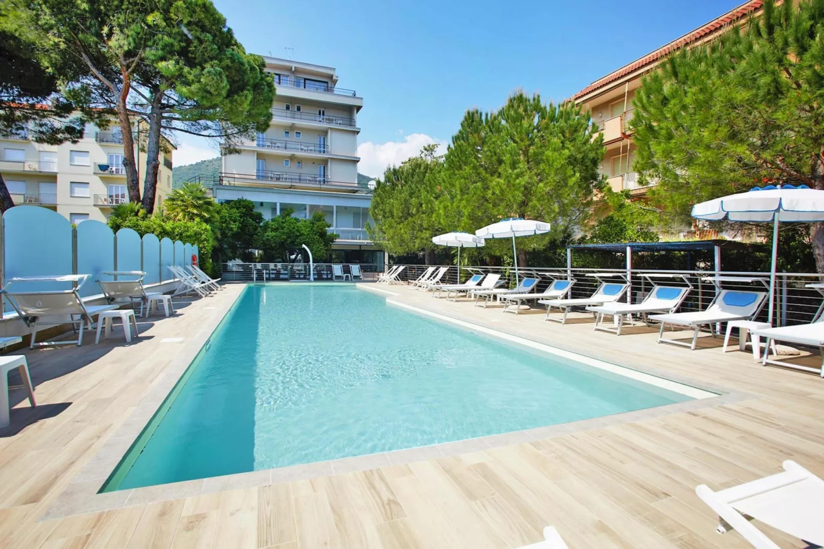 Residence Miriam Pietra Ligure - B4 SUP/B4SU renoviert in 2014-Pool