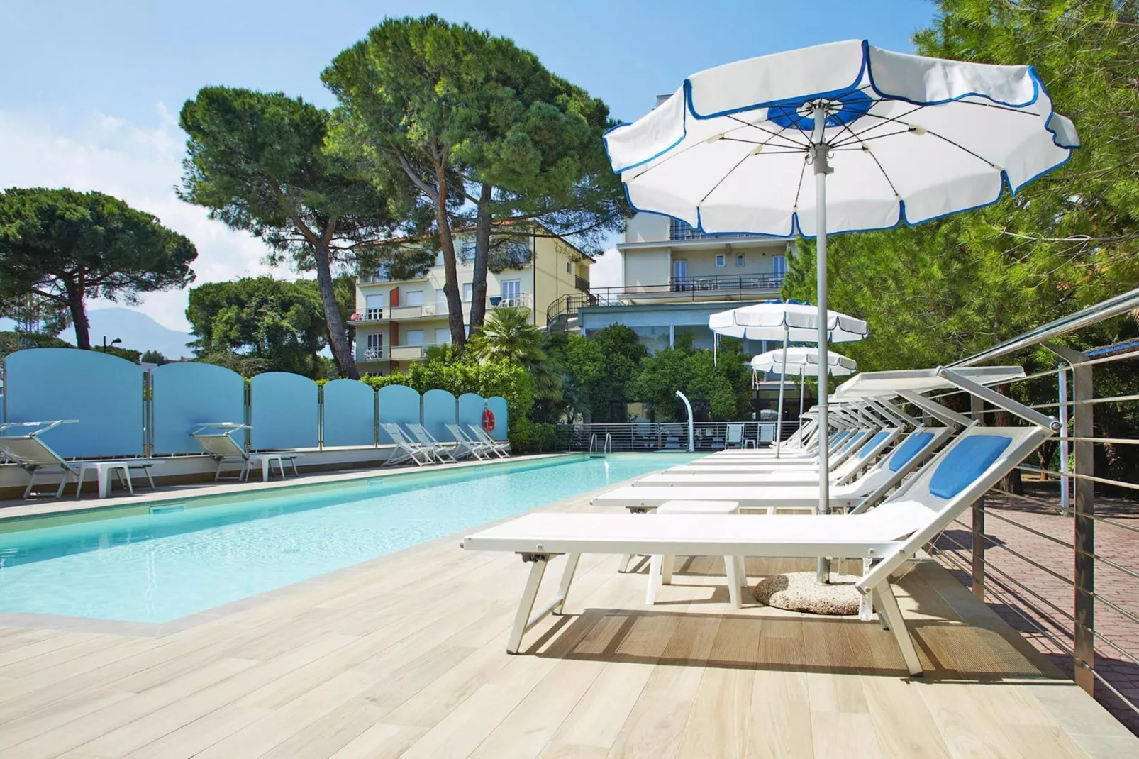 Residence Miriam Pietra Ligure - B4 SUP/B4SU renoviert in 2014-Pool