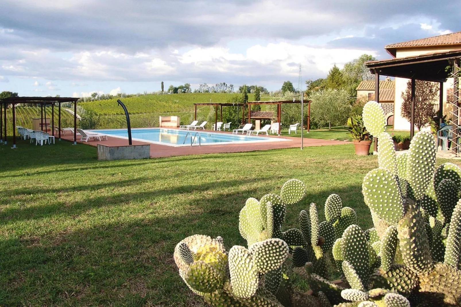 Agri-tourism Poggio al Sole Vinci Type Glicine Biancospino-Piscine