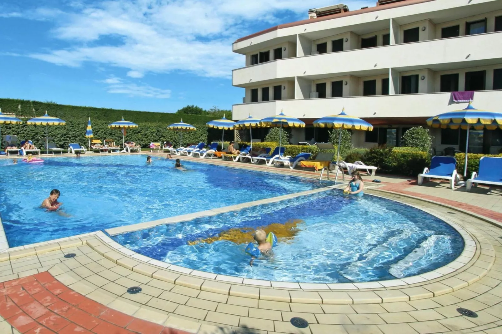 Residence Eurobeach Cavallino-2-Raum-app 40 qm 5 Pers Family-Pool