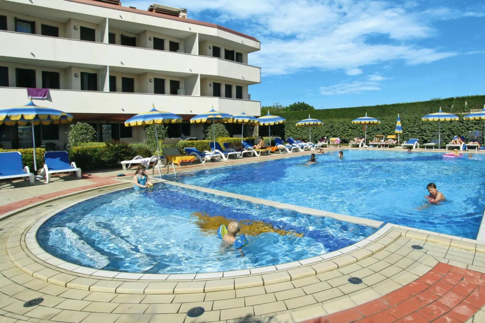 Residence Eurobeach Cavallino-2-Raum-app 40 qm 5 Pers Family-Pool