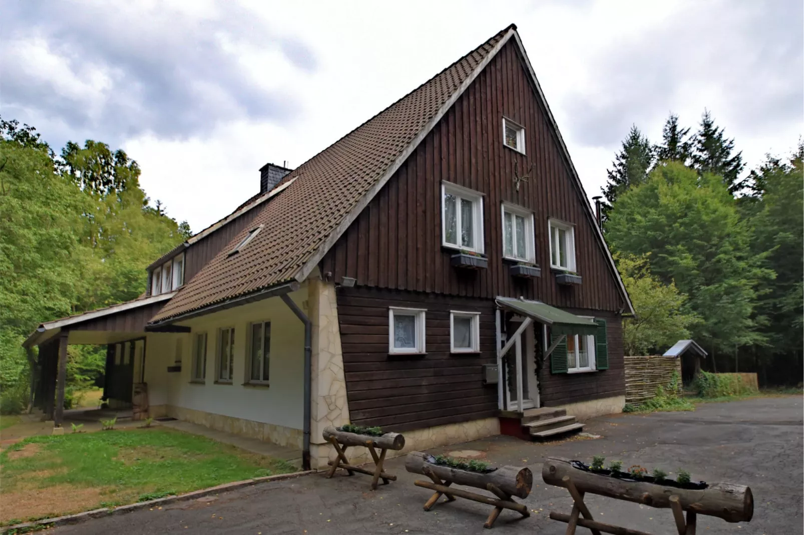 Waldferienhaus-Exterior summer