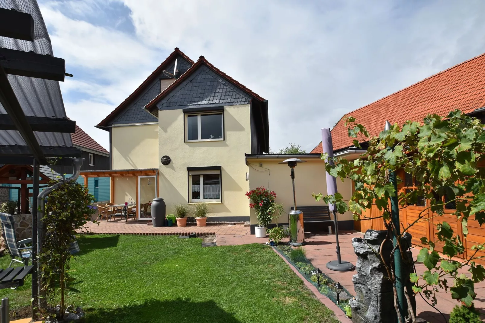 Veckenstedt-Exterior summer