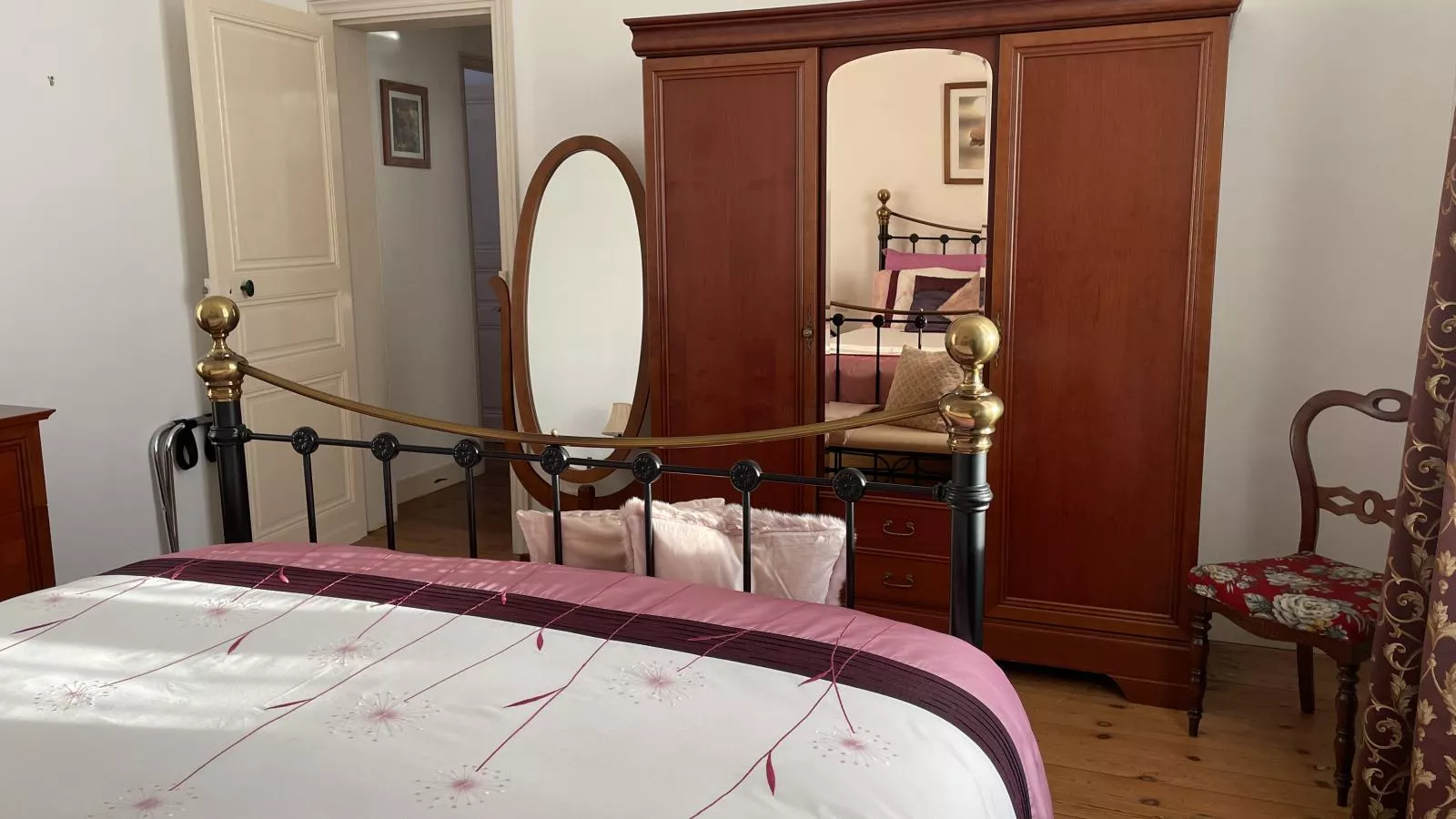 Gîtes de La Maison du Bonnesheur-Bedroom