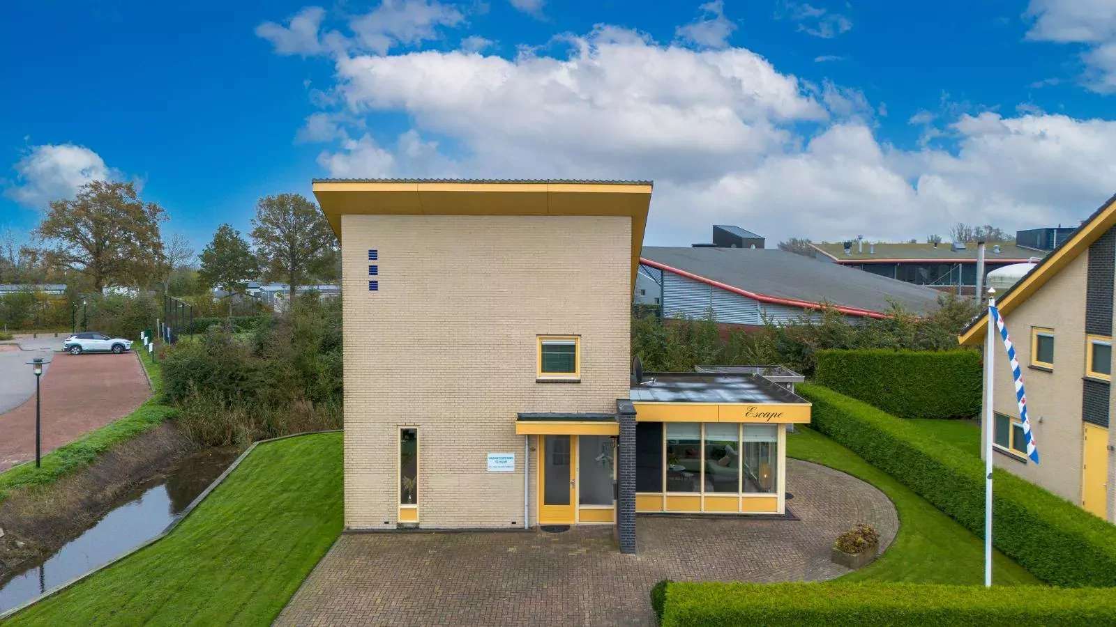 Escape in Friesland-Exterior summer