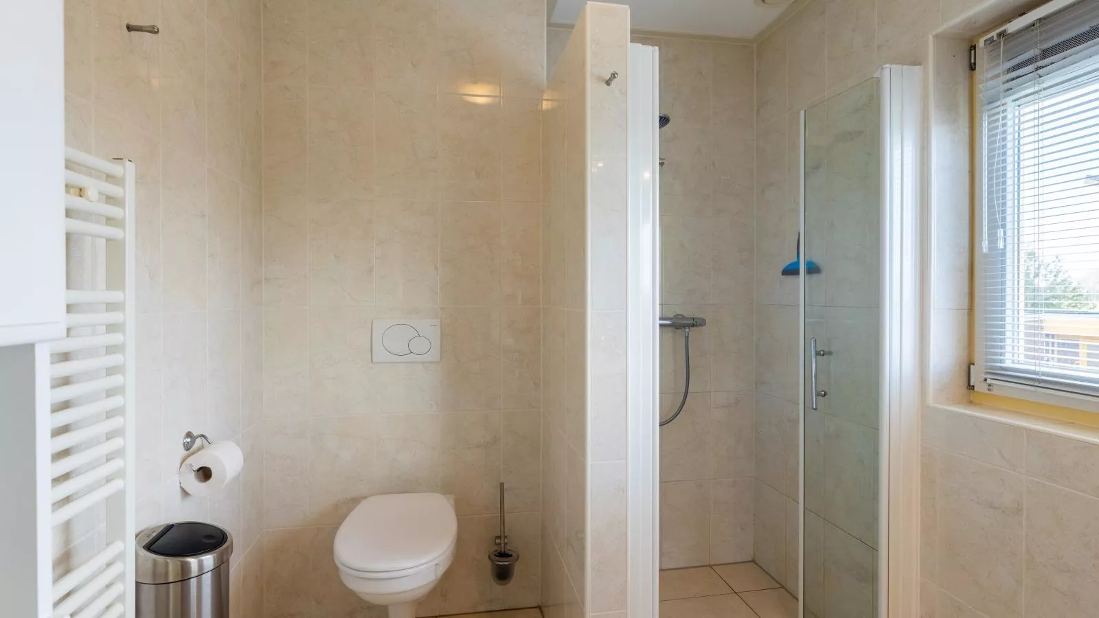 Escape in Friesland-Bathroom