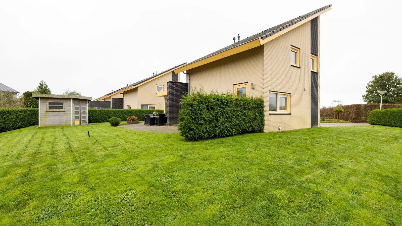 Escape in Friesland-Gardens summer
