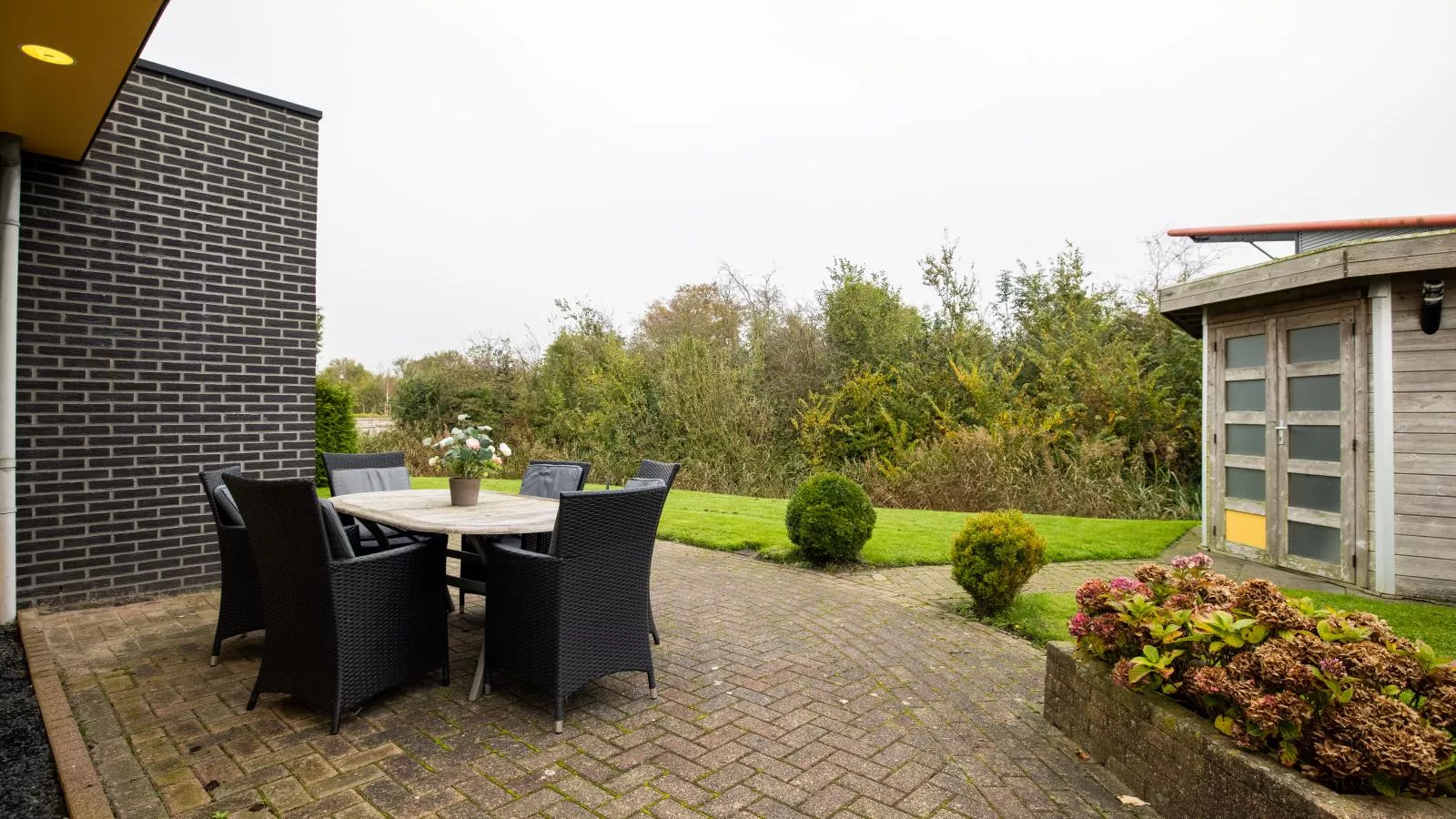 Escape in Friesland-Terrace balcony