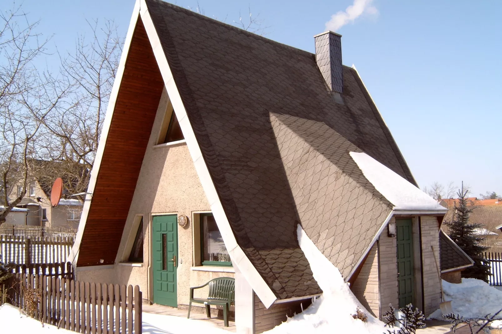 Moni-Exterior winter
