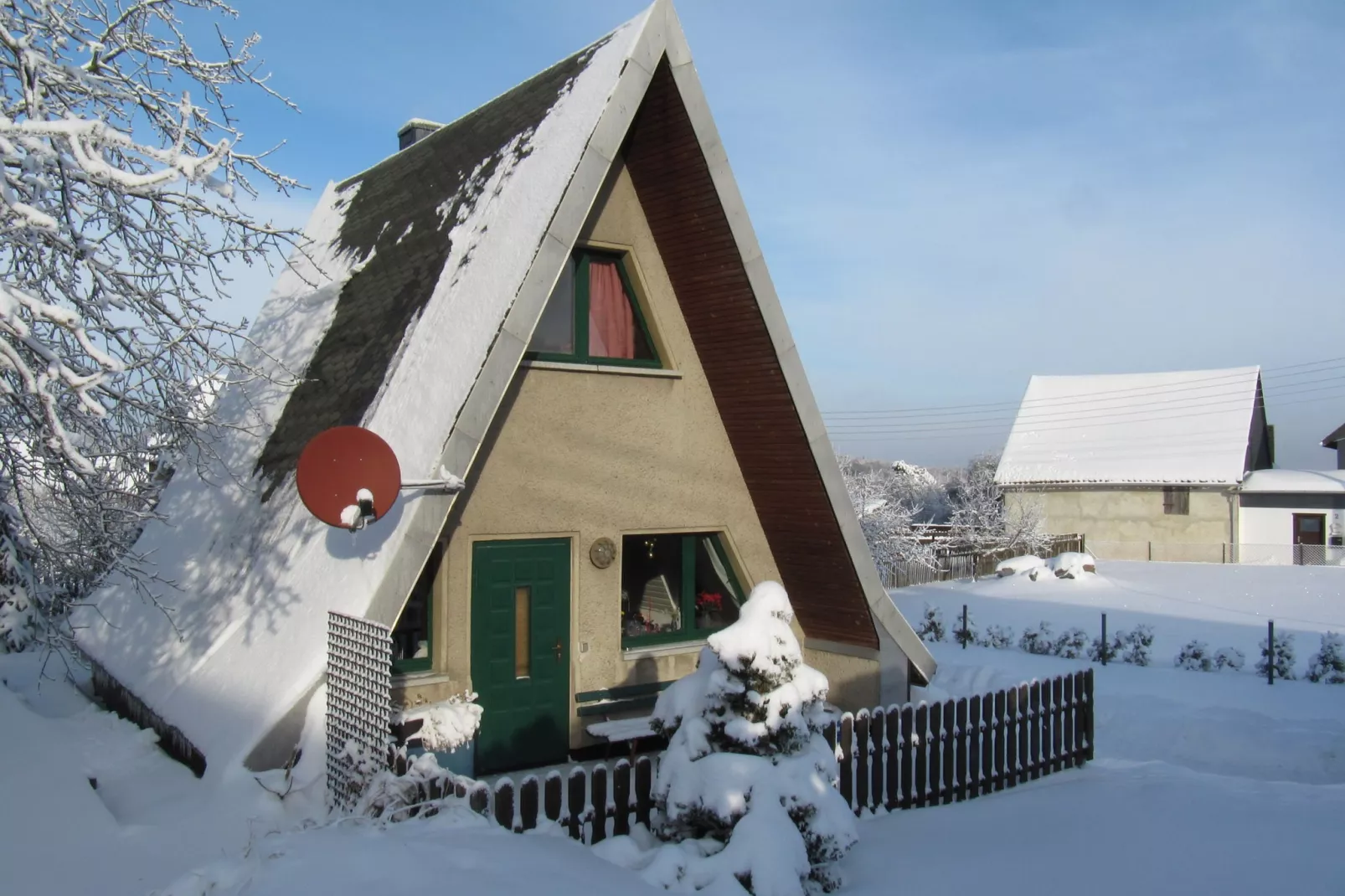 Moni-Exterior winter