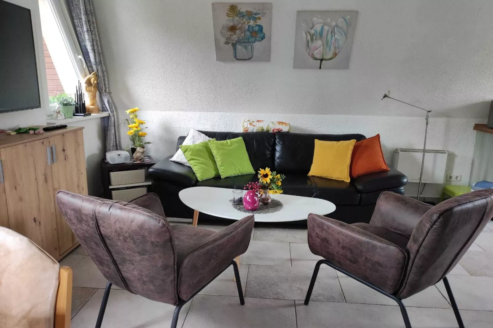 Moni-Living room