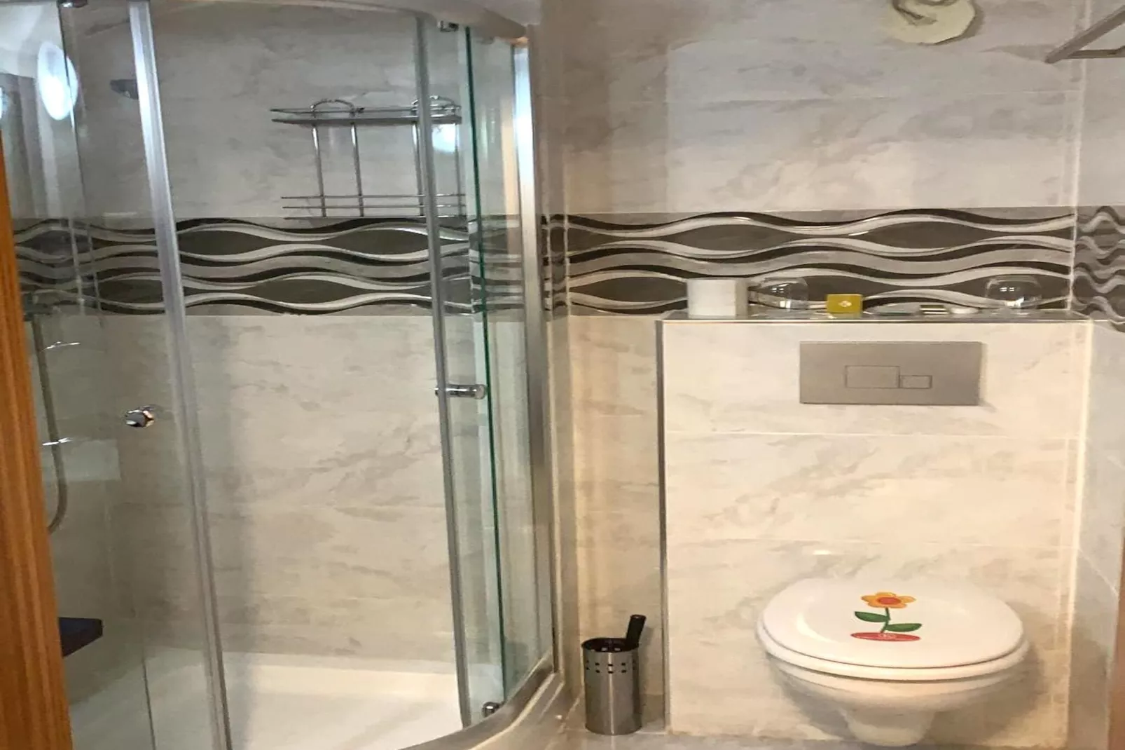Kispet zwei Doppelzimmer Oberhausen-Bathroom