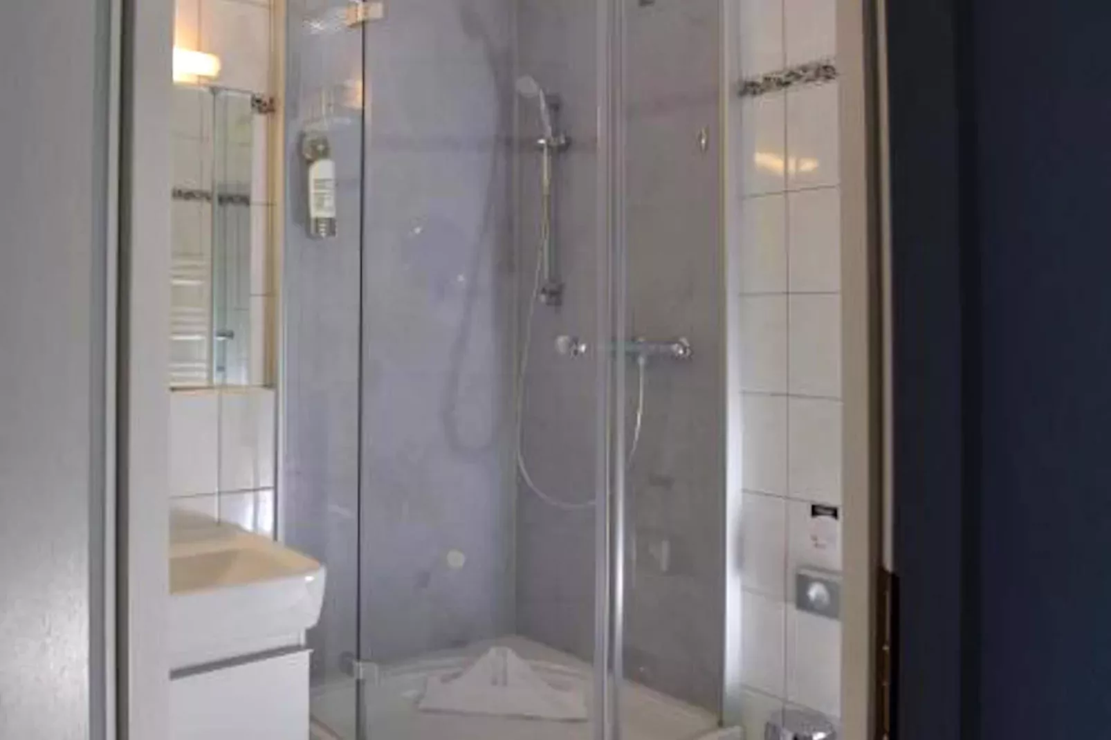 Kispet Apartment 4 Personen Oberhausen-Bathroom