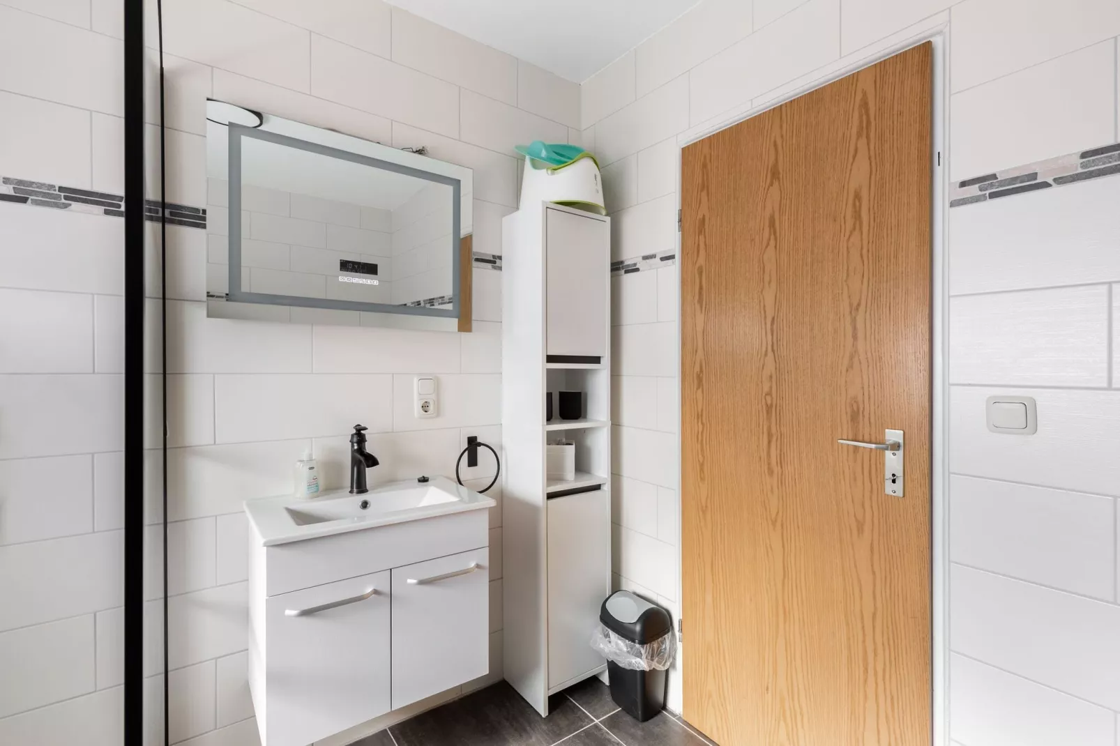 Florian-Bathroom