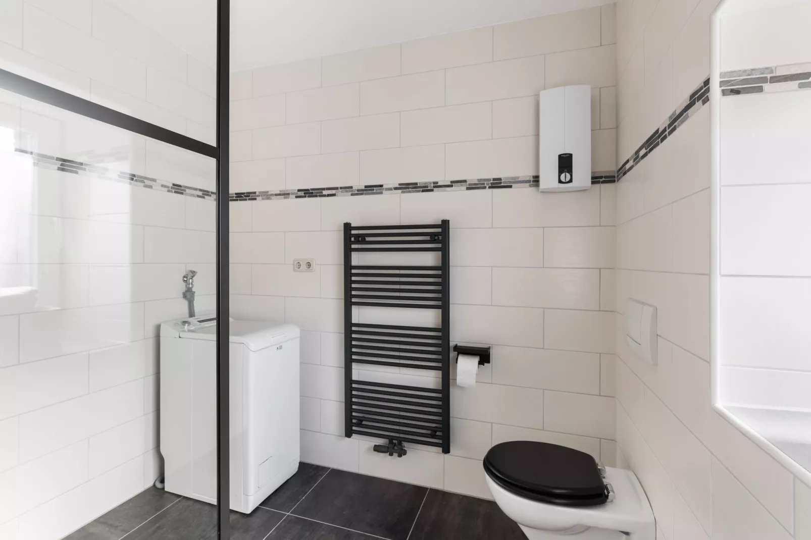 Florian-Bathroom