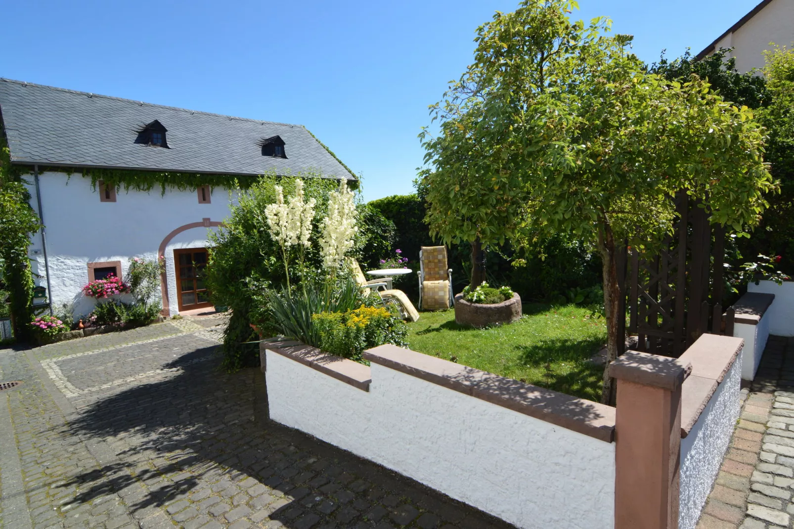 Bauern Kate Alt Dedzen-Exterior summer