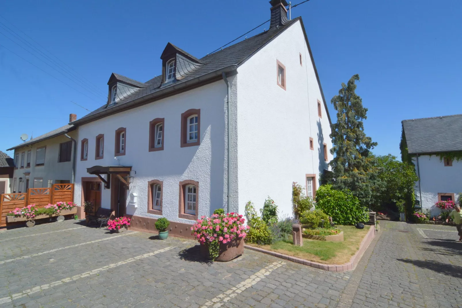 Bauern Kate Alt Dedzen-Exterior summer