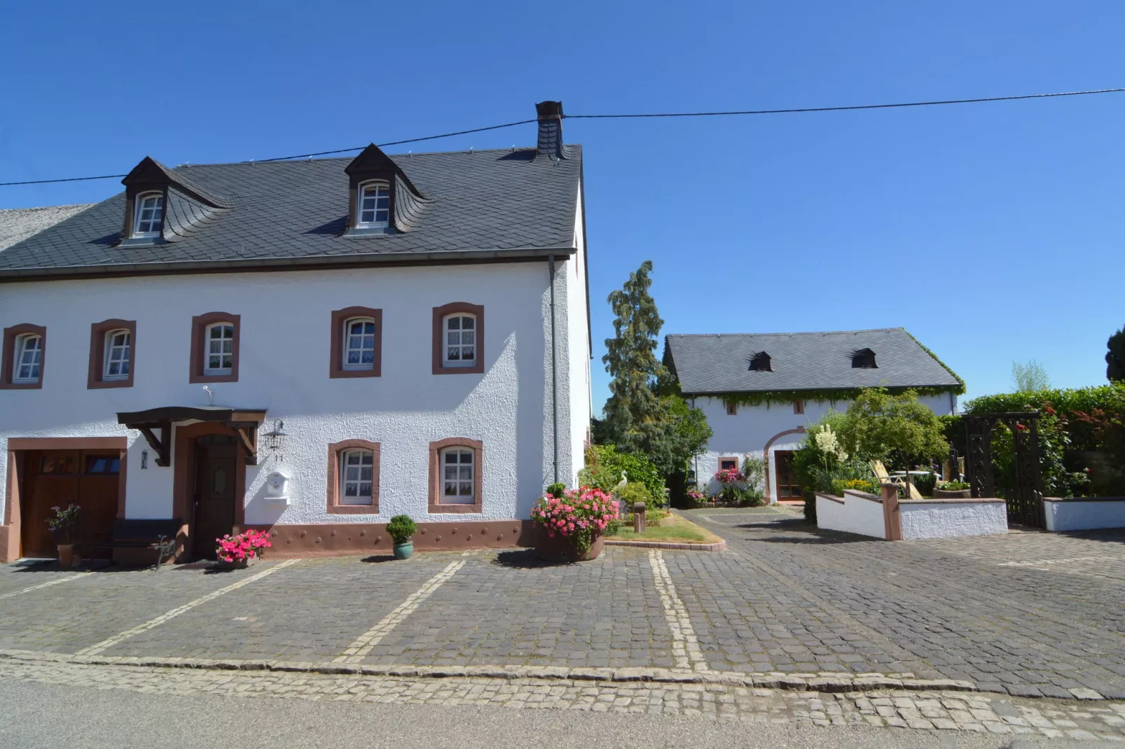 Bauern Kate Alt Dedzen-Exterior summer