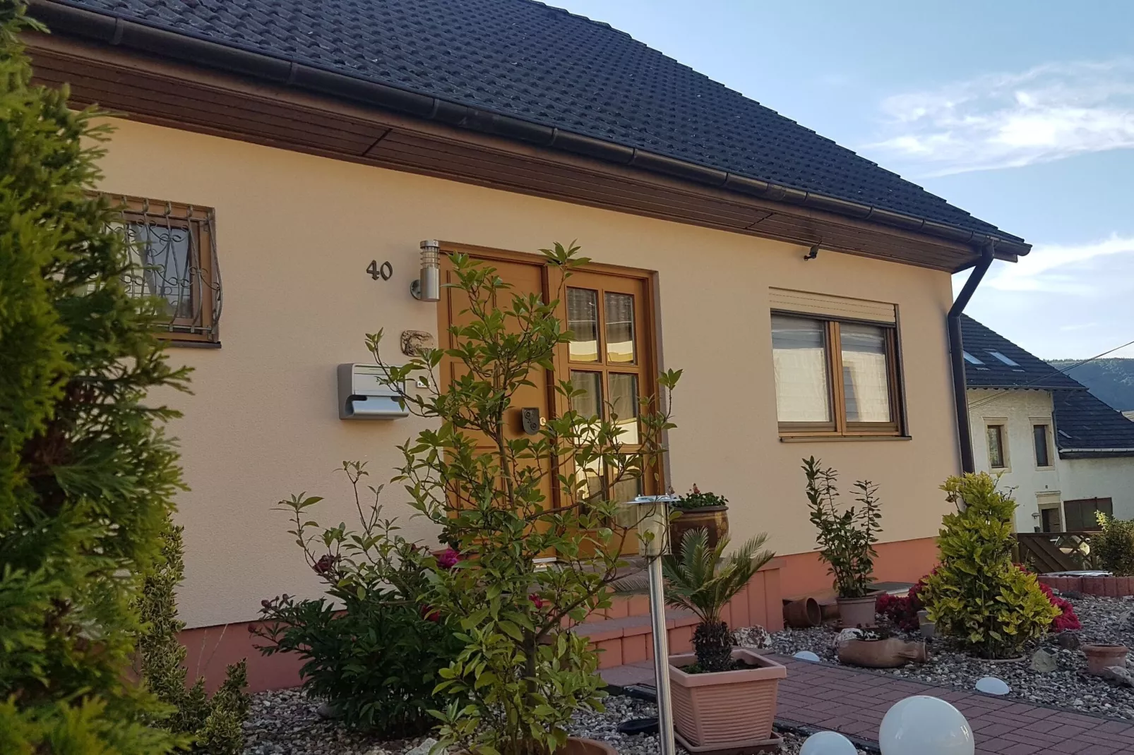 Beatrix-Exterior summer