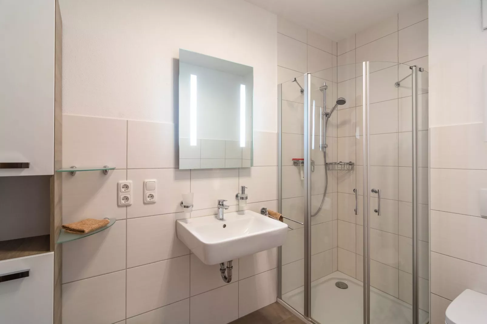 Julia OG-Bathroom