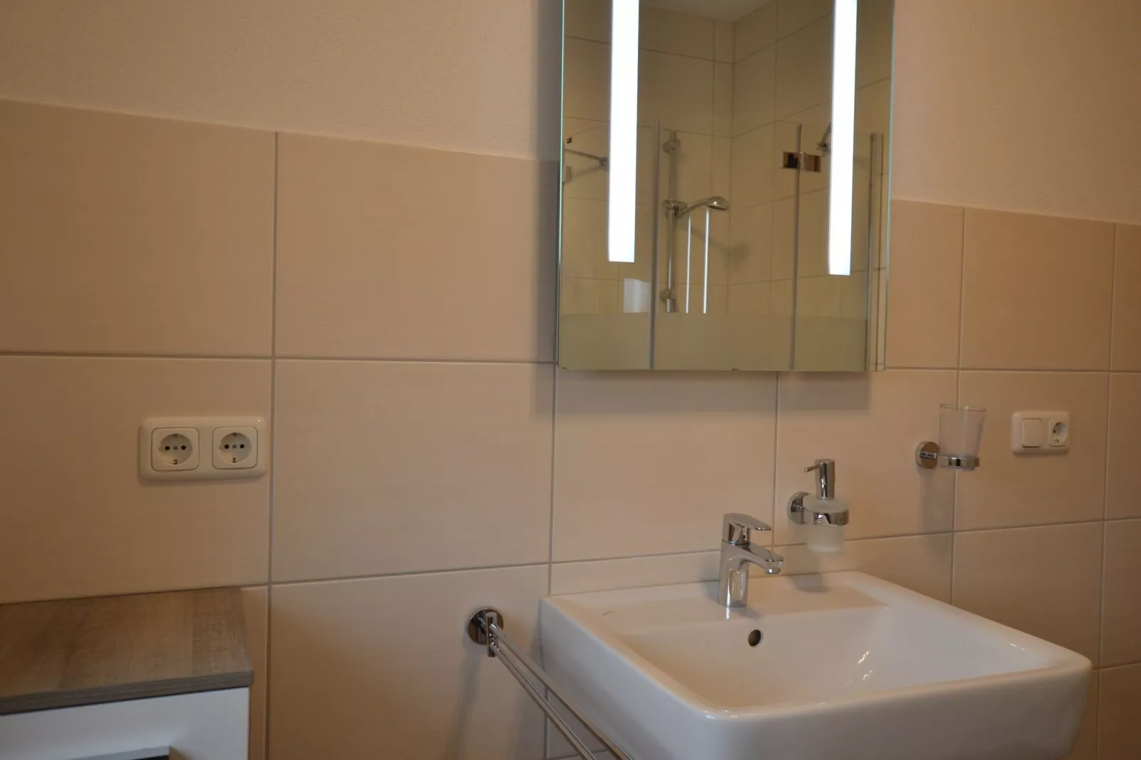 Julia OG-Bathroom