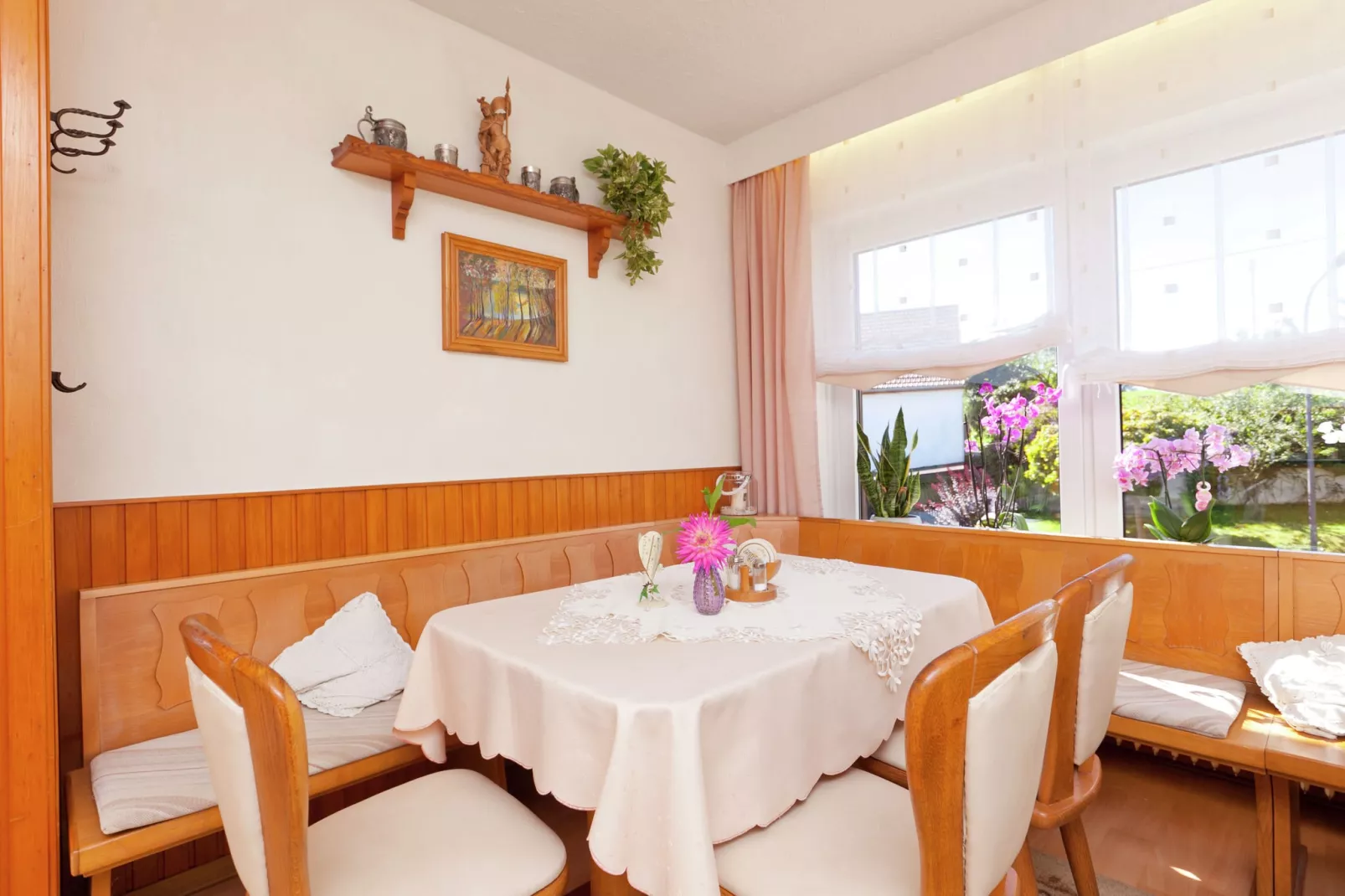 Rose-Dining room