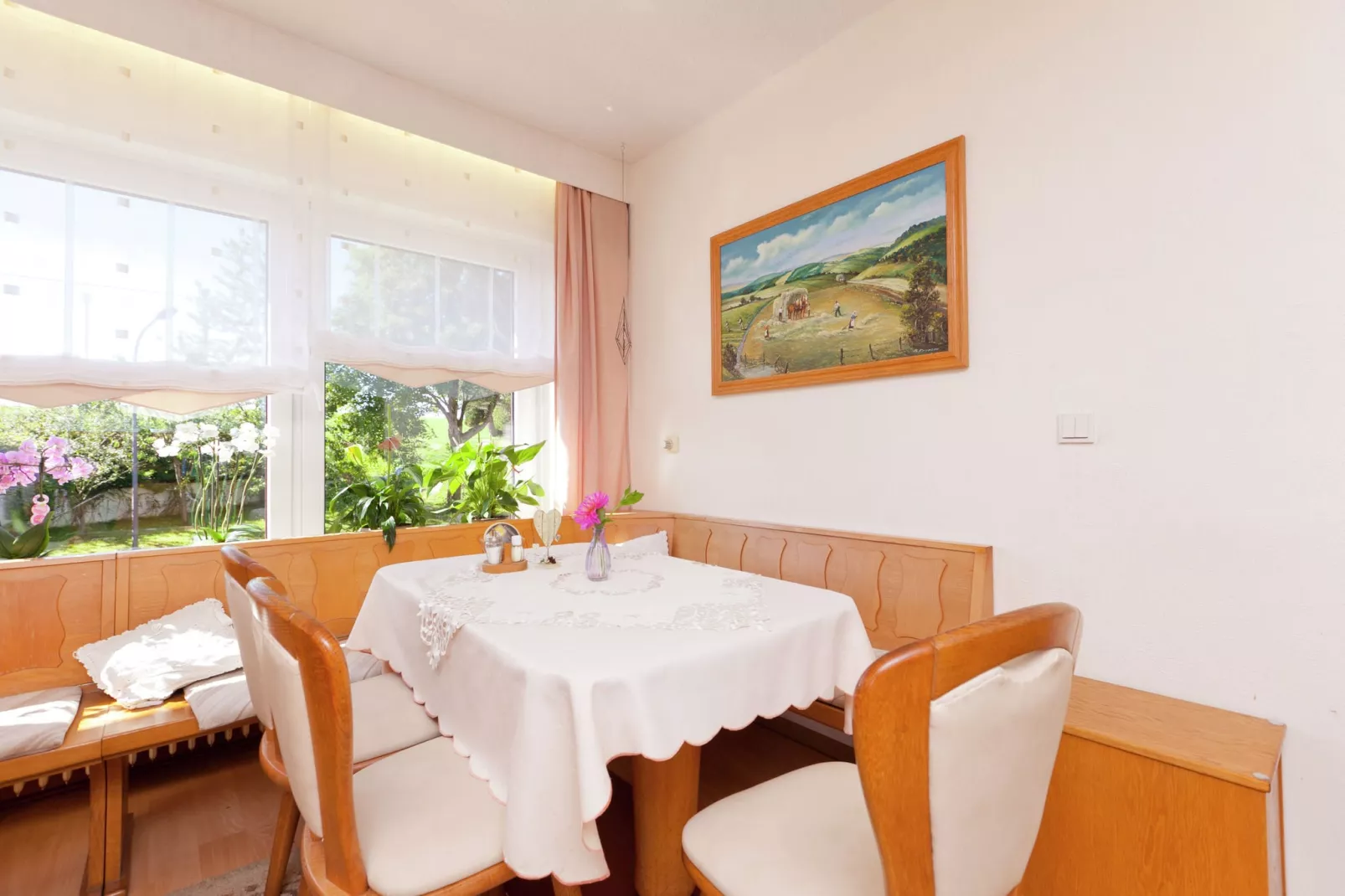 Rose-Dining room