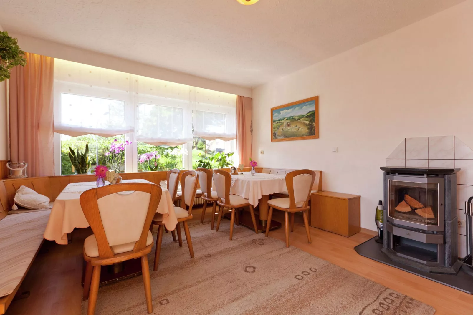 Rose-Dining room