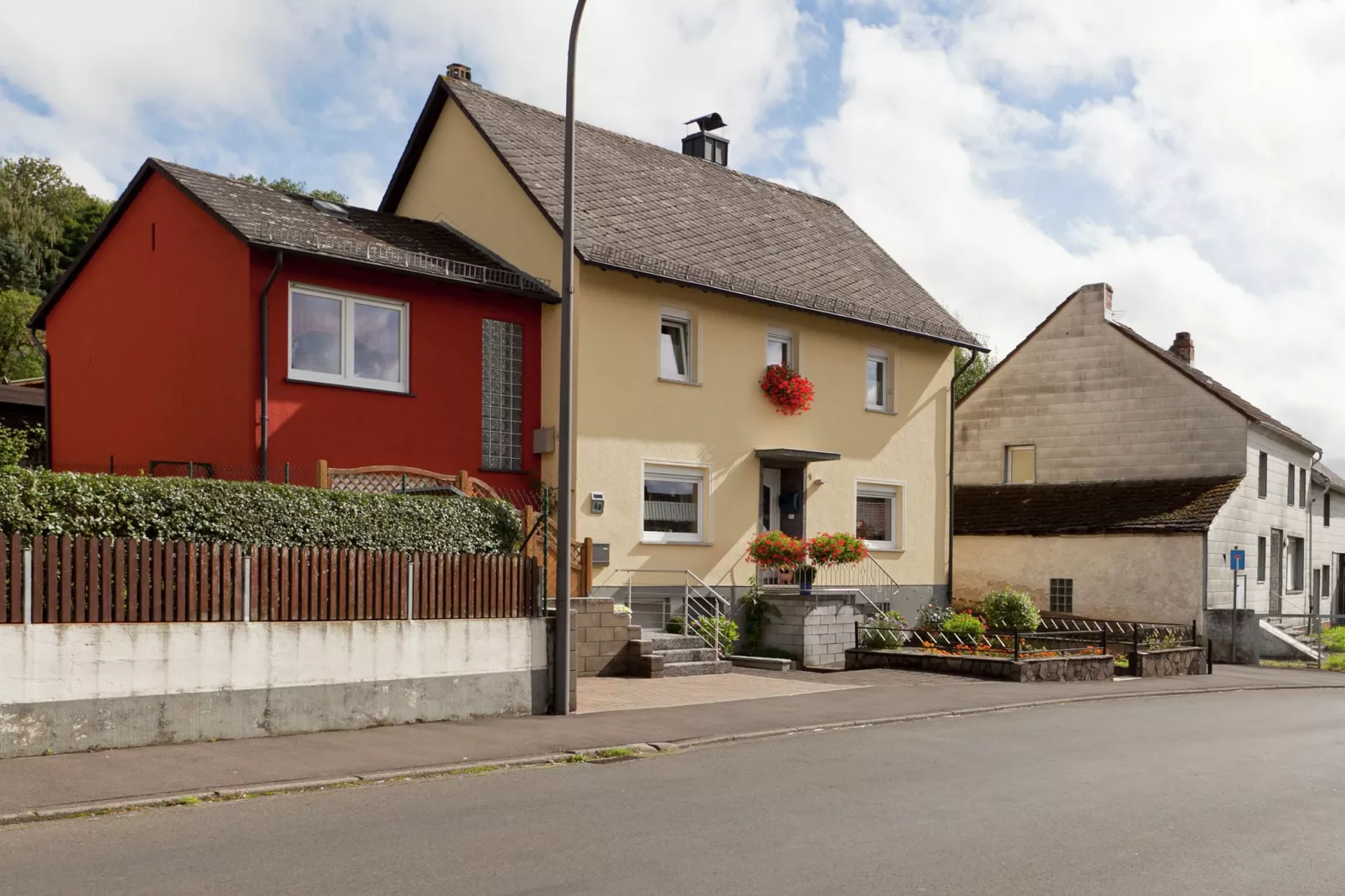Hillesheim-Exterior summer