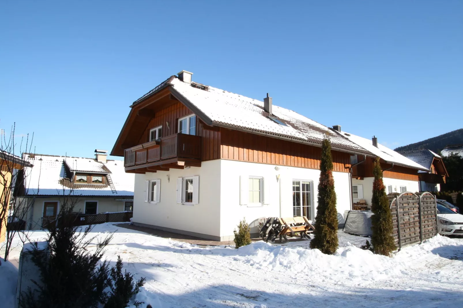 Astrid-Exterior winter