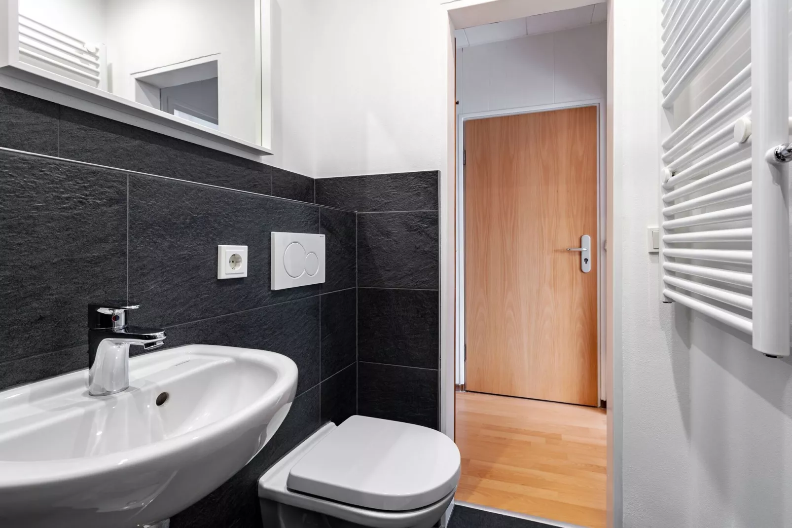 Fabryshof 03-Bathroom