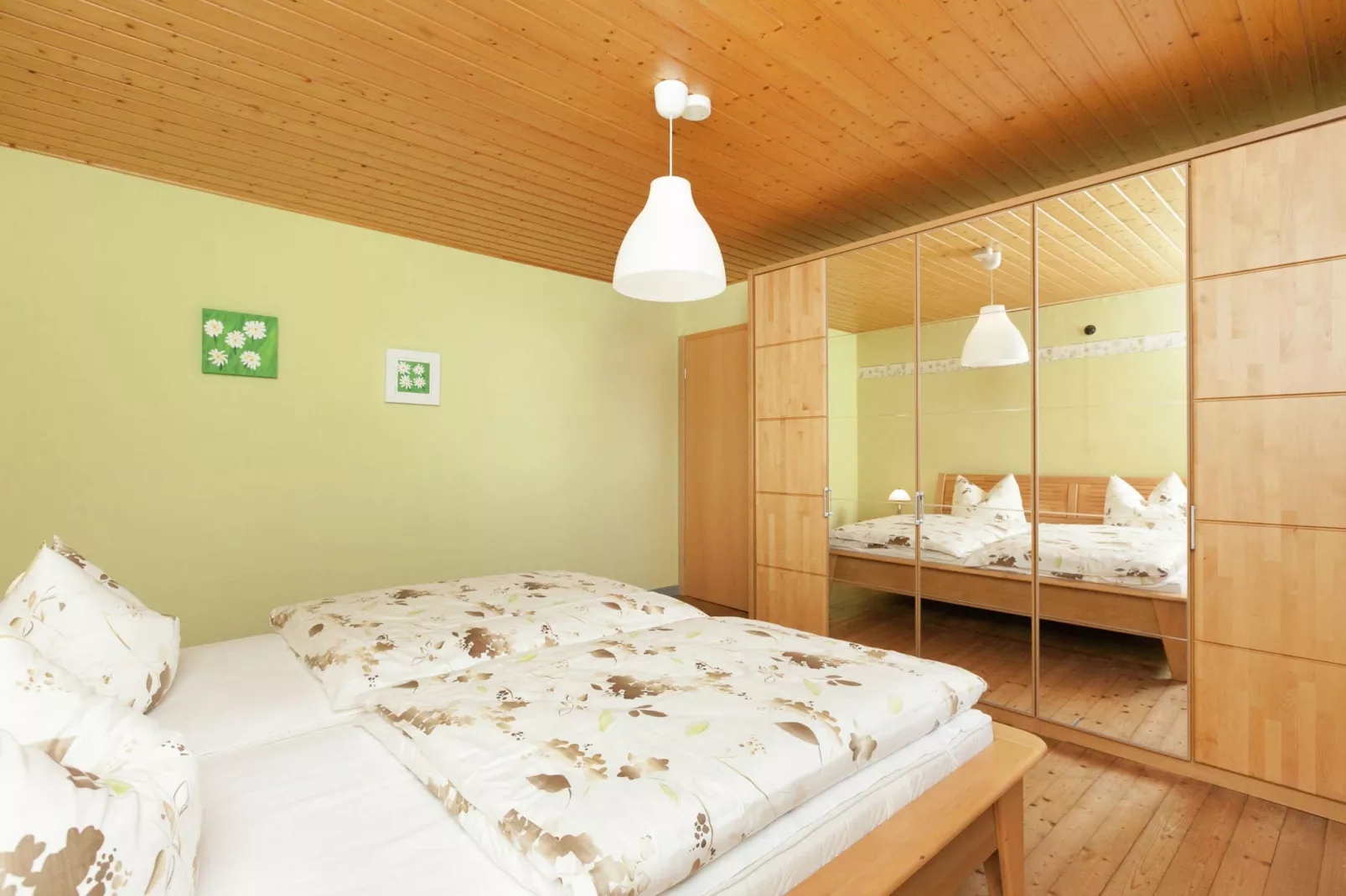 Blick zu Luxemburg-Bedroom