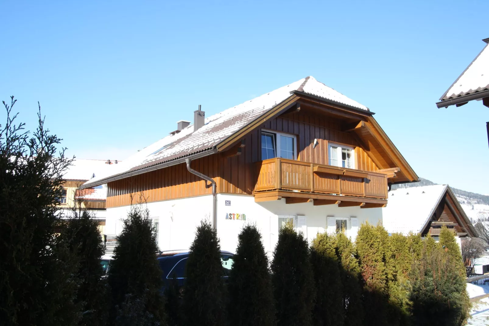 Astrid-Exterior winter