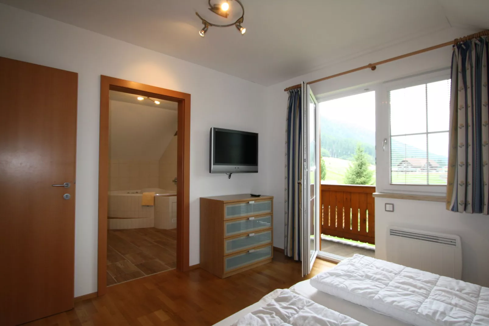 Astrid-Bedroom