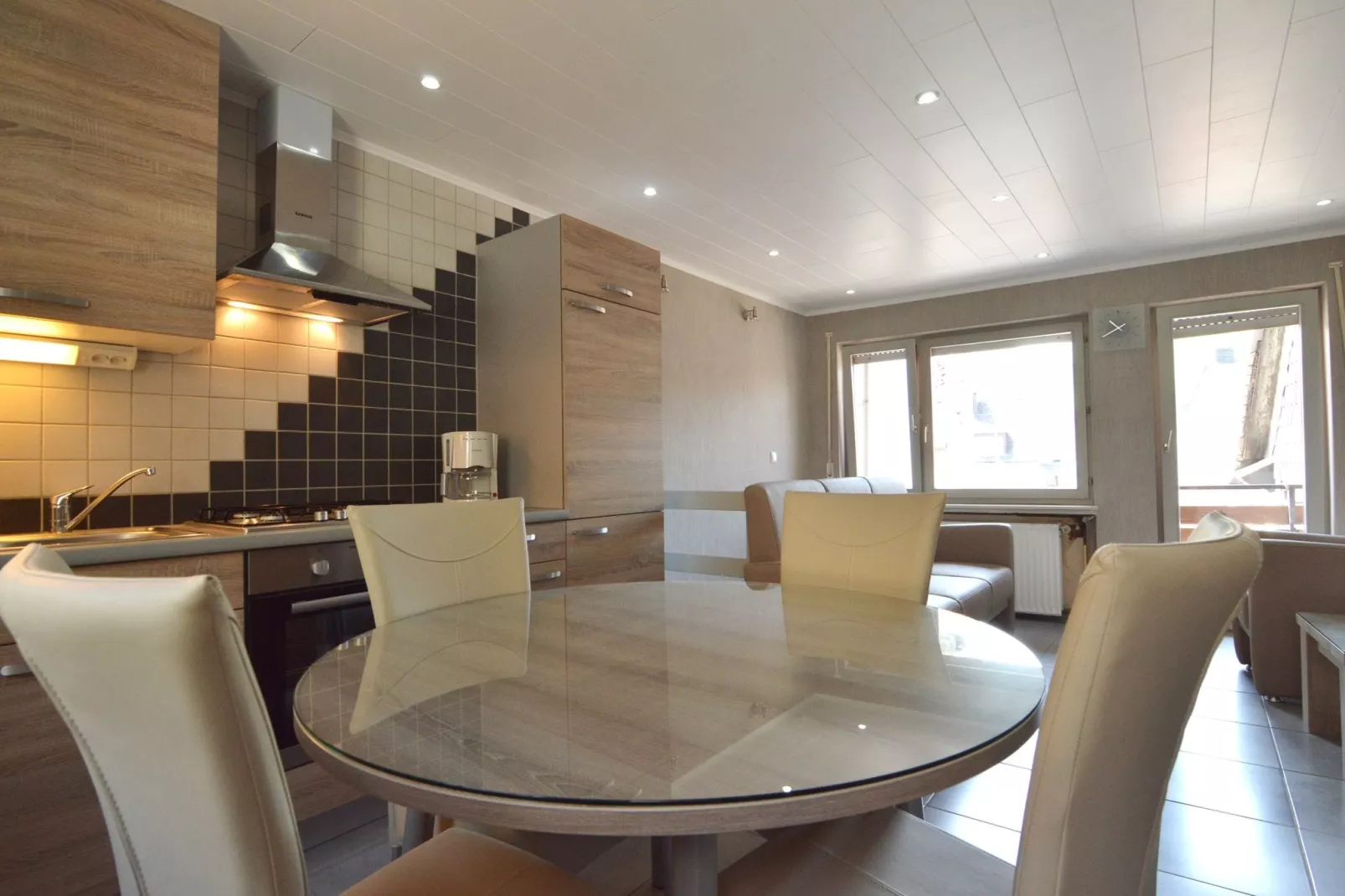 Der Große Schwarze Katz-Dining room